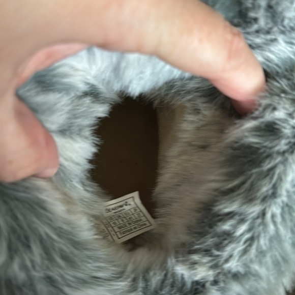 Boots - Picture 3 of 9